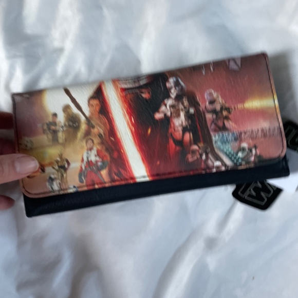 Star Wars Disney Park Limited Edition Trifold Wallet - Picture 6 of 7